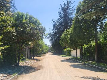 VENTA DE PARCELA EN CONDOMINIO, SECTOR CARAMPANGUE, ISLA DE MAIPO. A 45 MINUTOS DE STGO.  Valor: 10.500 UF Gastos comunes: $100.000  CARACTERÍSTICAS