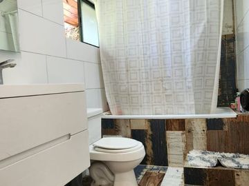 VENTA DE PARCELA EN CONDOMINIO, SECTOR CARAMPANGUE, ISLA DE MAIPO. A 45 MINUTOS DE STGO.  Valor: 10.500 UF Gastos comunes: $100.000  CARACTERÍSTICAS