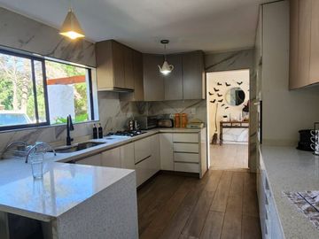 VENTA DE PARCELA EN CONDOMINIO, SECTOR CARAMPANGUE, ISLA DE MAIPO. A 45 MINUTOS DE STGO.  Valor: 10.500 UF Gastos comunes: $100.000  CARACTERÍSTICAS