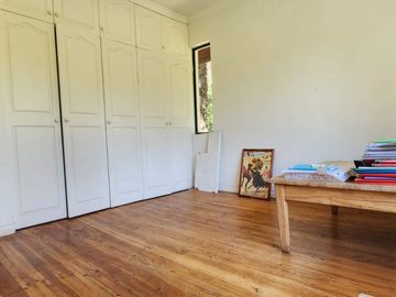 VENTA DE PARCELA EN CONDOMINIO, SECTOR CARAMPANGUE, ISLA DE MAIPO. A 45 MINUTOS DE STGO.  Valor: 10.500 UF Gastos comunes: $100.000  CARACTERÍSTICAS