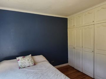 VENTA DE PARCELA EN CONDOMINIO, SECTOR CARAMPANGUE, ISLA DE MAIPO. A 45 MINUTOS DE STGO.  Valor: 10.500 UF Gastos comunes: $100.000  CARACTERÍSTICAS