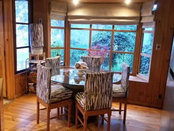EXTRANJERO POR VIAJE VENDE CASA FRENTE A LAGUNA TORCA - MARAVILLOSO TERRENO