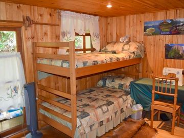EXTRANJERO POR VIAJE VENDE CASA FRENTE A LAGUNA TORCA - MARAVILLOSO TERRENO