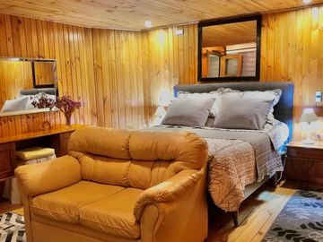 EXTRANJERO POR VIAJE VENDE CASA FRENTE A LAGUNA TORCA - MARAVILLOSO TERRENO