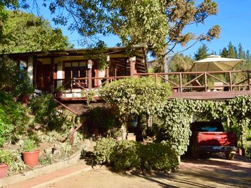 EXTRANJERO POR VIAJE VENDE CASA FRENTE A LAGUNA TORCA - MARAVILLOSO TERRENO