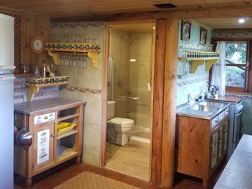 EXTRANJERO POR VIAJE VENDE CASA FRENTE A LAGUNA TORCA - MARAVILLOSO TERRENO