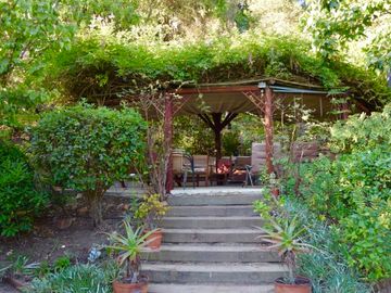 EXTRANJERO POR VIAJE VENDE CASA FRENTE A LAGUNA TORCA - MARAVILLOSO TERRENO