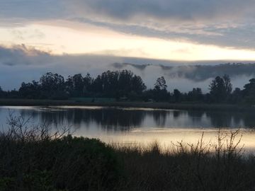EXTRANJERO POR VIAJE VENDE CASA FRENTE A LAGUNA TORCA - MARAVILLOSO TERRENO