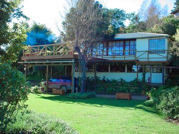 EXTRANJERO POR VIAJE VENDE CASA FRENTE A LAGUNA TORCA - MARAVILLOSO TERRENO
