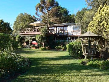 EXTRANJERO POR VIAJE VENDE CASA FRENTE A LAGUNA TORCA - MARAVILLOSO TERRENO