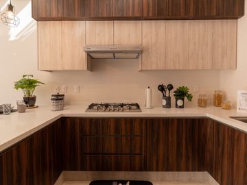 CASA VENTA, CONDOMINIO CON AMENIDADES, C: 151.99 M2 T: 127.40 M2, 3 REC. 2.5 BAÑOS.