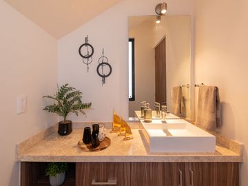 CASA VENTA, CONDOMINIO CON AMENIDADES, C: 151.99 M2 T: 127.40 M2, 3 REC. 2.5 BAÑOS.