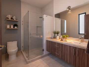 CASA VENTA, CONDOMINIO CON AMENIDADES, C: 151.99 M2 T: 127.40 M2, 3 REC. 2.5 BAÑOS.