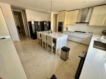 APARTAMENTO DE 4 HABITACIONES CON BAÑO