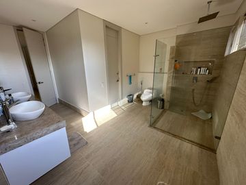 APARTAMENTO DE 4 HABITACIONES CON BAÑO
