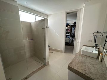 APARTAMENTO DE 4 HABITACIONES CON BAÑO