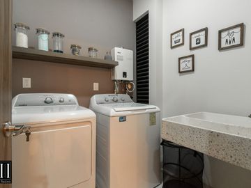 CASA VENTA, CONDOMINIO CON AMENIDADES, C: 132.75 M2 T: 119.40 M2, 3 REC. 2.5 BAÑOS.