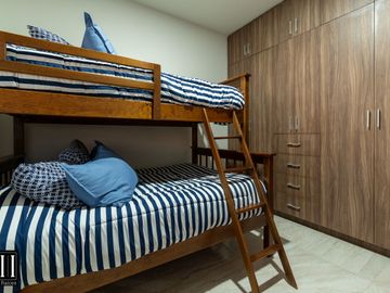 CASA VENTA, CONDOMINIO CON AMENIDADES, C: 132.75 M2 T: 119.40 M2, 3 REC. 2.5 BAÑOS.