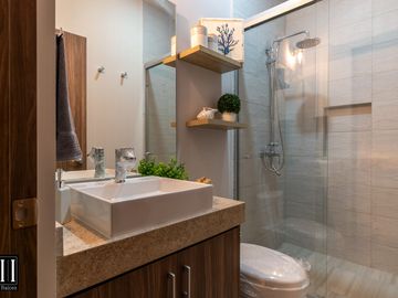 CASA VENTA, CONDOMINIO CON AMENIDADES, C: 132.75 M2 T: 119.40 M2, 3 REC. 2.5 BAÑOS.