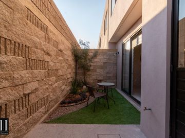 CASA VENTA, CONDOMINIO CON AMENIDADES, C: 171 M2 T: 127.40 M2, 3 REC. 2.5 BAÑOS.