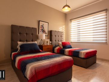 CASA VENTA, CONDOMINIO CON AMENIDADES, C: 171 M2 T: 127.40 M2, 3 REC. 2.5 BAÑOS.