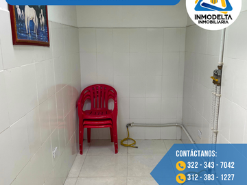 SE VENDE CASA AMPLIA CON LOCAL EN EL MANCERA