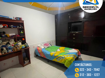 SE VENDE CASA AMPLIA CON LOCAL EN EL MANCERA