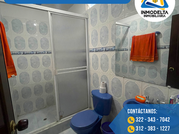 SE VENDE CASA AMPLIA CON LOCAL EN EL MANCERA