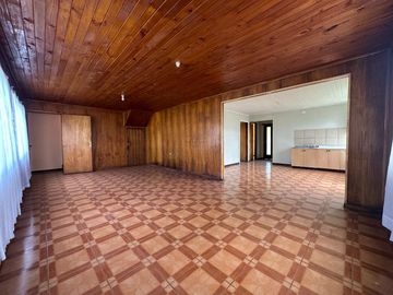Se Vende Amplia Propiedad Habitacional / Comercial  en Avenida principal de Paillaco, Región de Los Ríos.