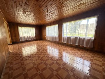 Se Vende Amplia Propiedad Habitacional / Comercial  en Avenida principal de Paillaco, Región de Los Ríos.