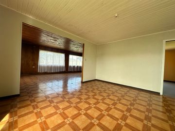 Se Vende Amplia Propiedad Habitacional / Comercial  en Avenida principal de Paillaco, Región de Los Ríos.