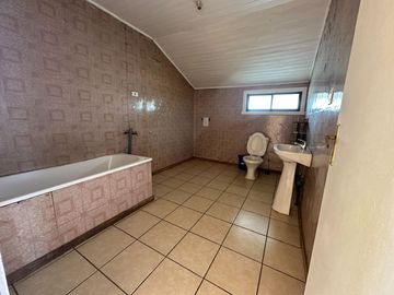Se Vende Amplia Propiedad Habitacional / Comercial  en Avenida principal de Paillaco, Región de Los Ríos.