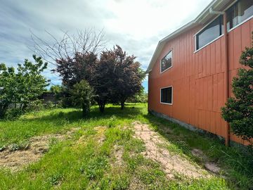 Se Vende Amplia Propiedad Habitacional / Comercial  en Avenida principal de Paillaco, Región de Los Ríos.