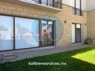 Departamento en PB con jardín privado de 65 m2 en conjunto con amenidades.