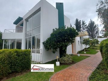 Espectacular Casa de Venta, doble seguridad en conjunto de 4 casas. LA VIÑA-TUMBACO