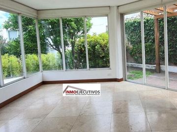 Espectacular Casa de Venta, doble seguridad en conjunto de 4 casas. LA VIÑA-TUMBACO