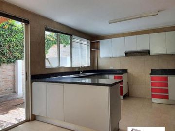 Espectacular Casa de Venta, doble seguridad en conjunto de 4 casas. LA VIÑA-TUMBACO