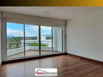Espectacular Casa de Venta, doble seguridad en conjunto de 4 casas. LA VIÑA-TUMBACO