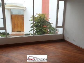 Espectacular Casa de Venta, doble seguridad en conjunto de 4 casas. LA VIÑA-TUMBACO