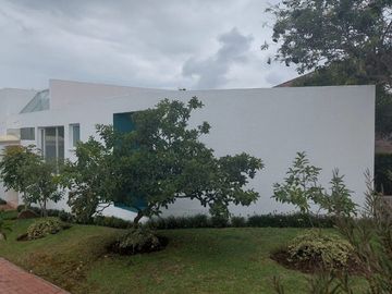 Espectacular Casa de Venta, doble seguridad en conjunto de 4 casas. LA VIÑA-TUMBACO