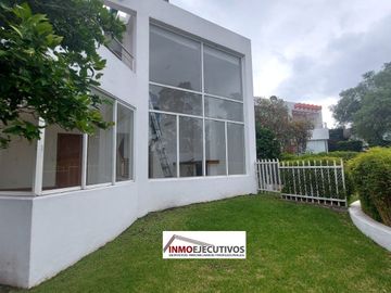 Espectacular Casa de Venta, doble seguridad en conjunto de 4 casas. LA VIÑA-TUMBACO