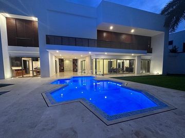 LUJOSA MANSION EN VENTA ES UNA GRAN CASA EN EL CENTRO DE CANCUN