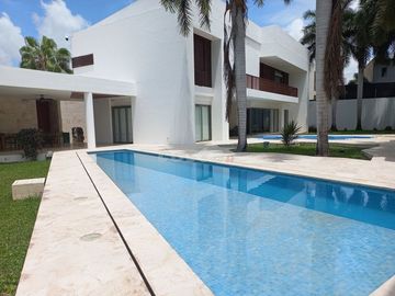 LUJOSA MANSION EN VENTA ES UNA GRAN CASA EN EL CENTRO DE CANCUN