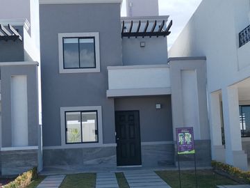 EN VENTA HERMOSA CASA DE 2 HABITACIONES A 45 MINS DE CDMX