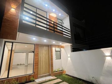 Elegante villa en venta por estrenar sector Río Amarillo, exclusivo sector, crédito VIP.