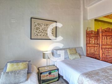 Casa en Venta en Cancún en Zona Hotelera con 6 Habitaciones y Alberca