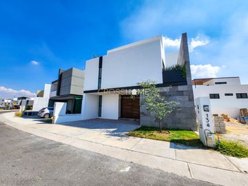 CASA EN VENTA, JURIQUILLA QRO.