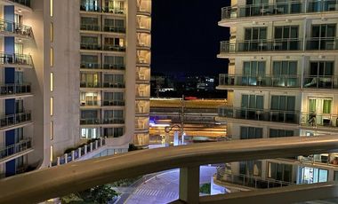 🌞 Perfect City Escape! Stylish 2BR Corner Unit in Azure with Balcony & Resort Perks – Ready for You!