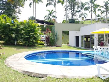 EXCLUSIVA CASA CAMPESTRE. Sector San Bernardo del viento (Manizales).