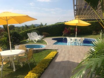 EXCLUSIVA CASA CAMPESTRE. Sector San Bernardo del viento (Manizales).
